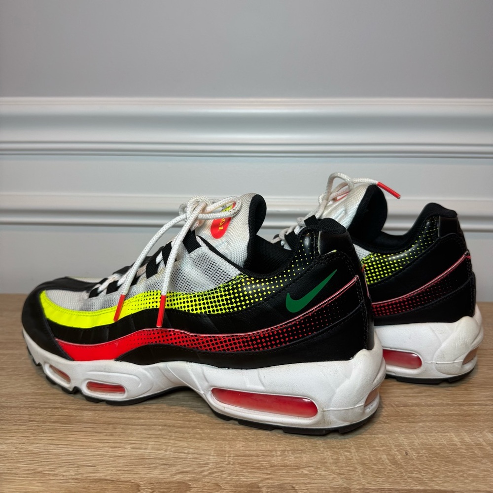 Nike Air Max 95 SE Sneakers Mens Size 12 Black Retro Future Shoes AJ2018-004 EUC - Picture 4 of 11